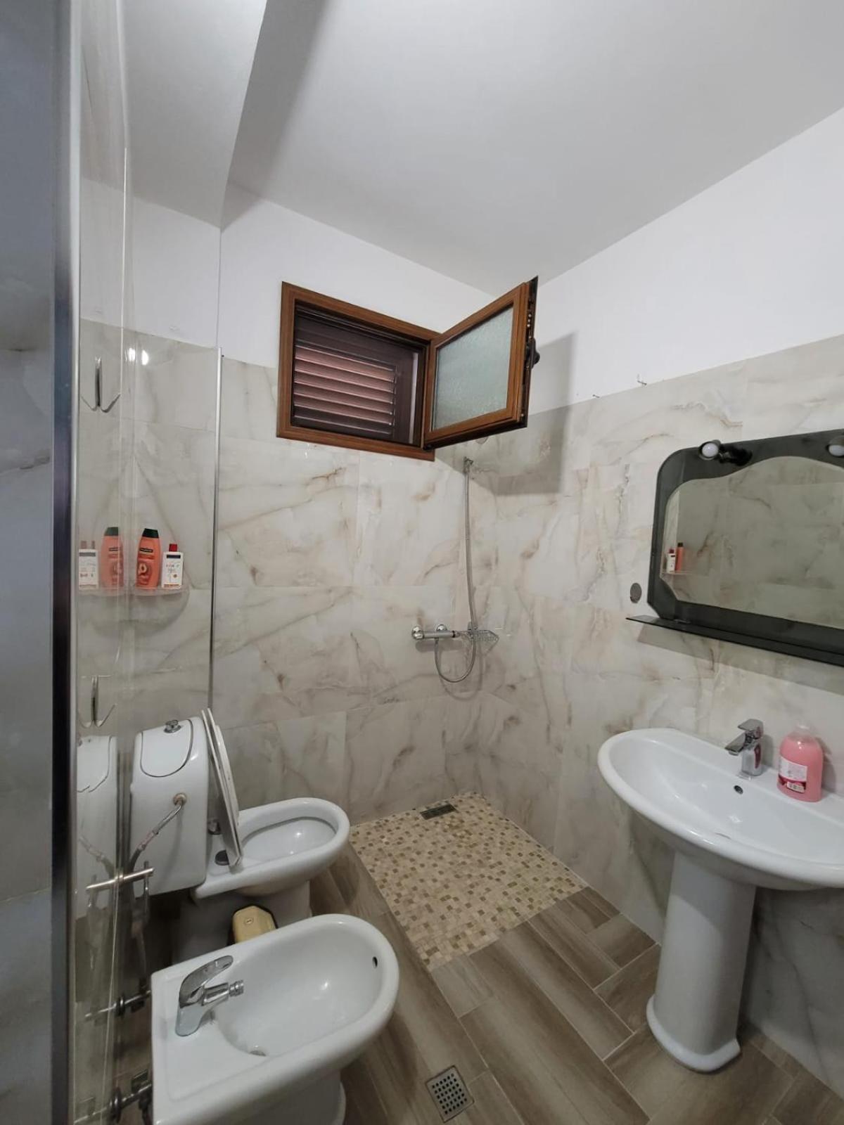 Private Room On A Shared Apartament Near Durres Beach Экстерьер фото
